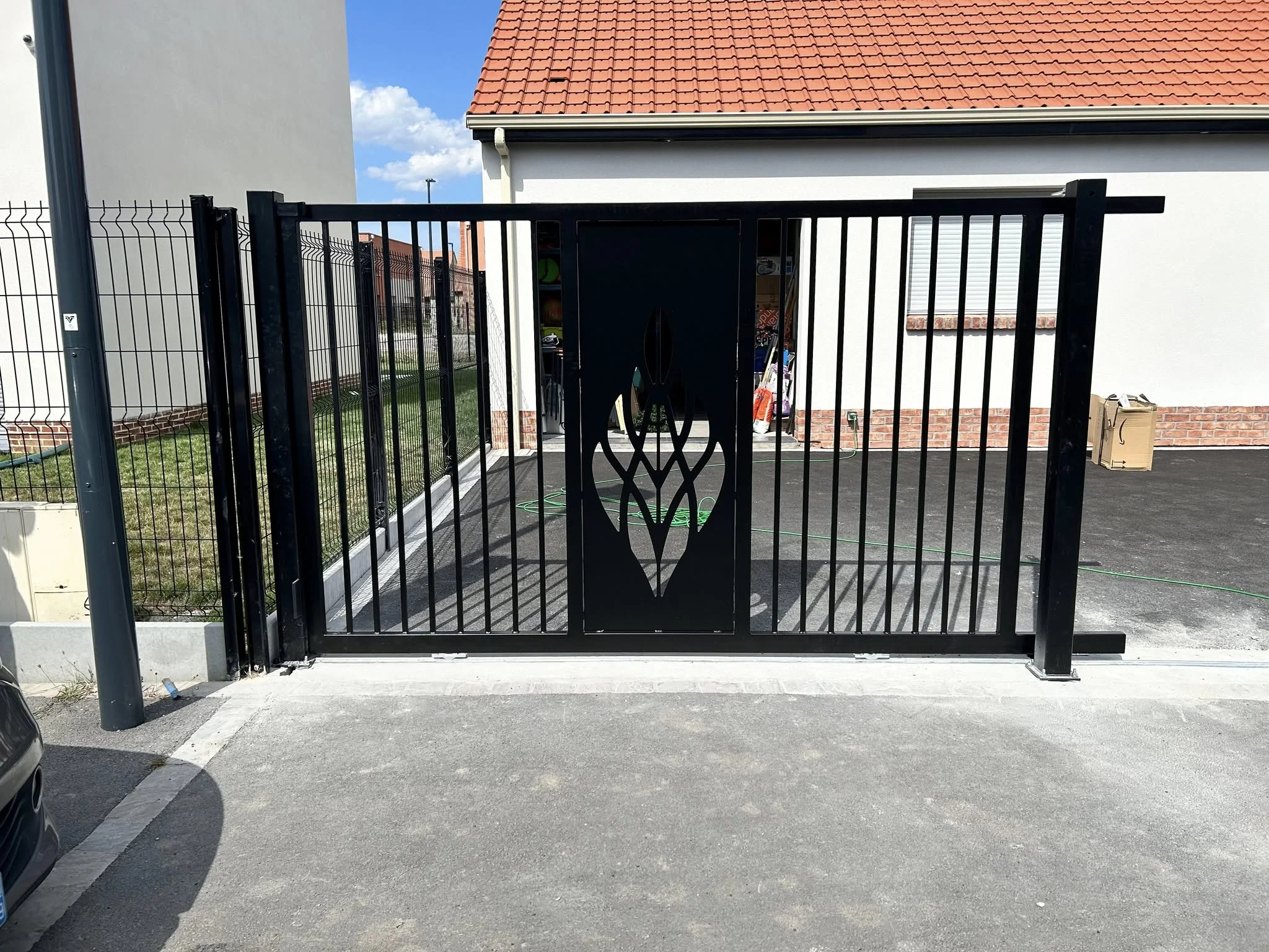 portail-de-maison-sur-mesure-69bd2f9271a14.webp