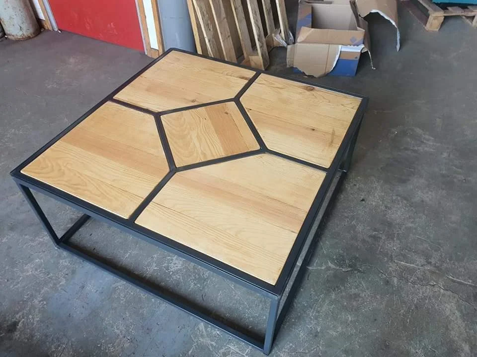 table-de-salon-sur-mesure-69bd2e7d7390a.webp
